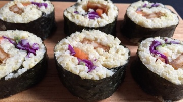 Sushi z kaszy jaglanej z łososiem i wasabi